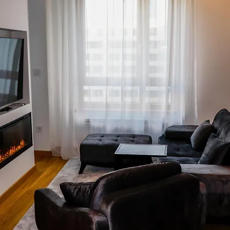 Cascadia Luxury Business - Garden View *