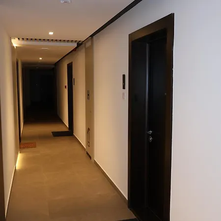 Cascadia Luxury Business - Garden View Apartment