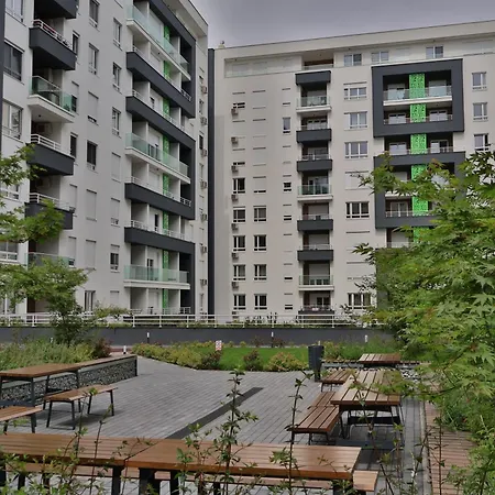 Cascadia Luxury Business - Garden View *