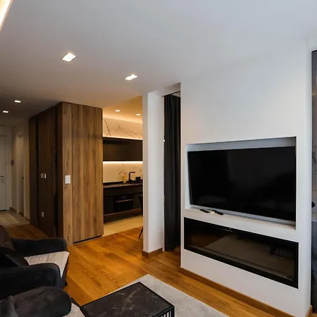 Cascadia Luxury Business - Garden View Apartment